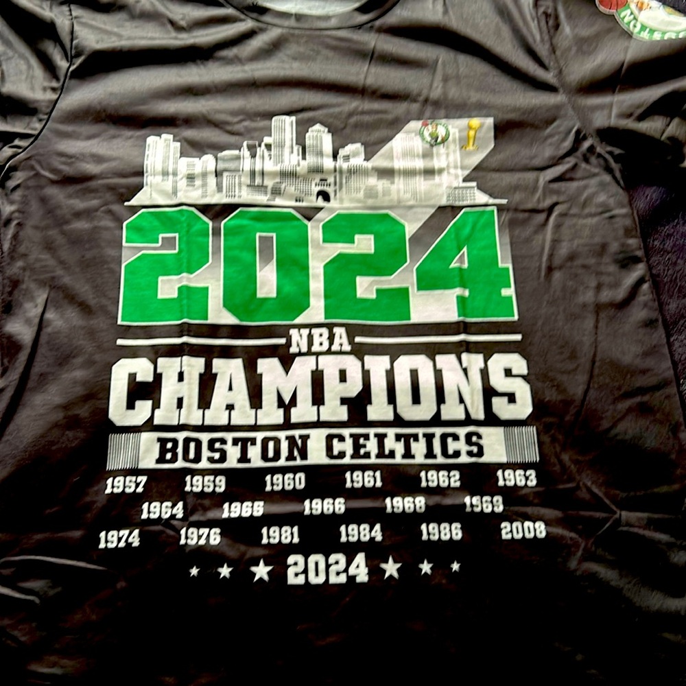 Boston Celtics 2024 champions shirt size M